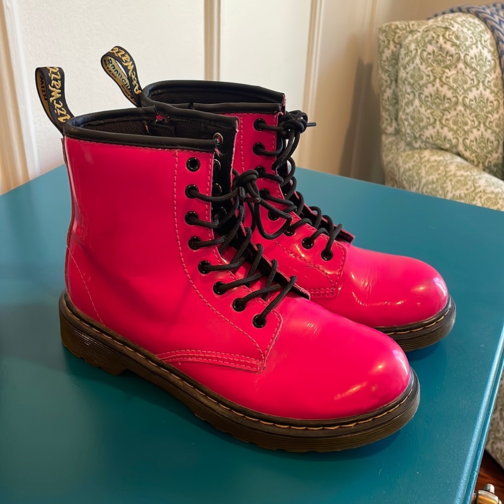Girl’s hot pink patent leather Dr Martens!  US 3, UK 2